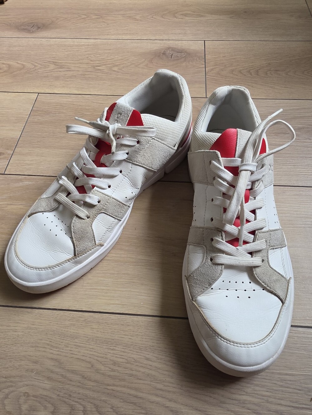 On The Roger Clubhouse White Grey Red Sneakers Size 11.5